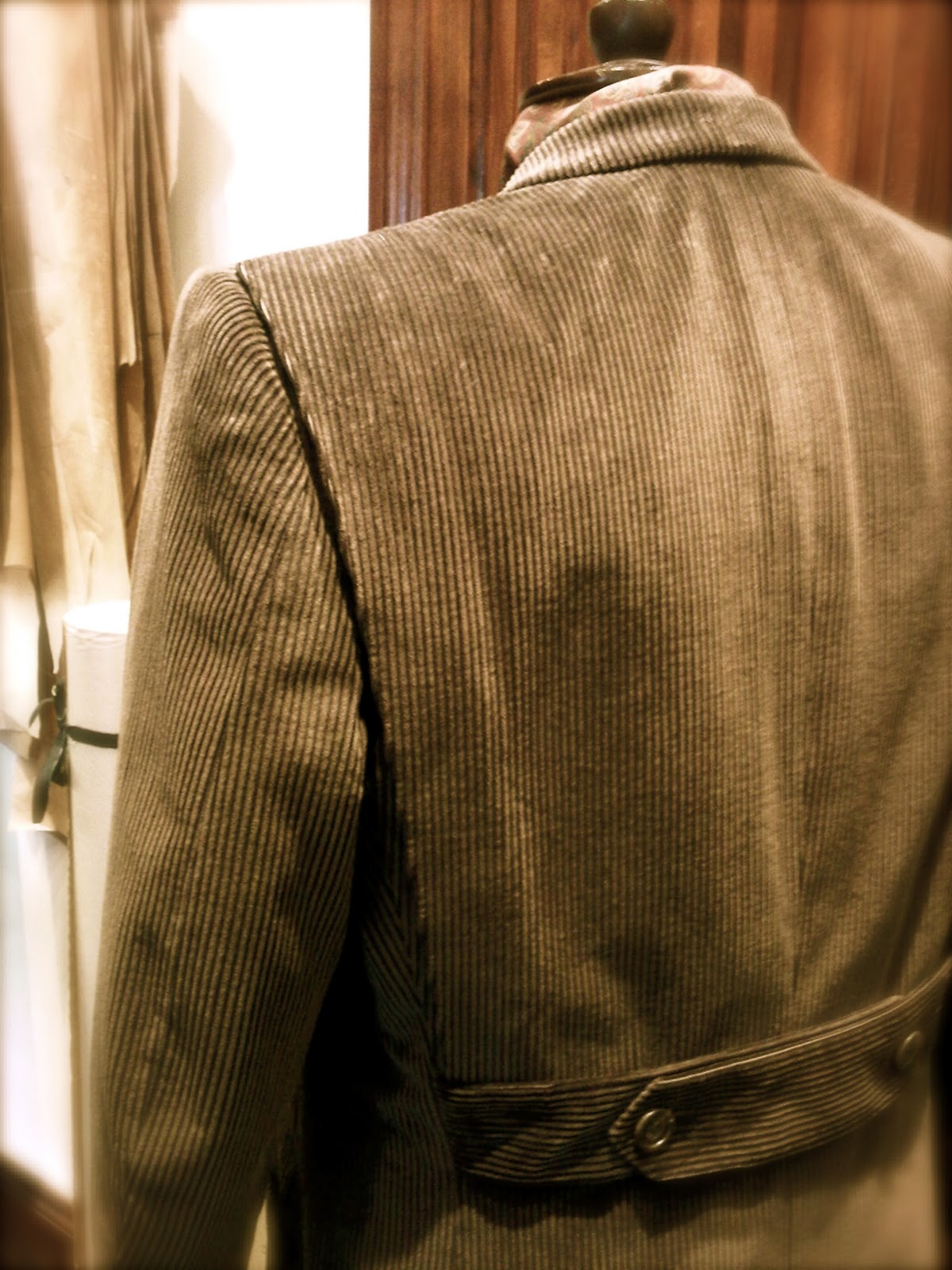 http://forums.filmnoirbuff.com/uploads/413_shootingpleat.jpg
