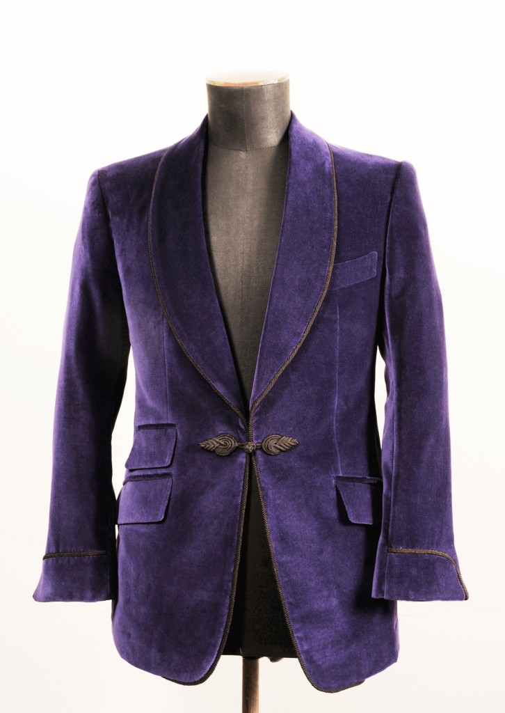 http://forums.filmnoirbuff.com/uploads/413_velvet_dinner_jacket.jpg