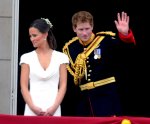http://forums.filmnoirbuff.com/uploads/thumbs/1266_royal_wedding_balcony_03_wenn5645298.jpg