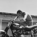 http://forums.filmnoirbuff.com/uploads/thumbs/2536_2012-triumph-bonnevillet100-stevemcqueeneditionb-small.jpg